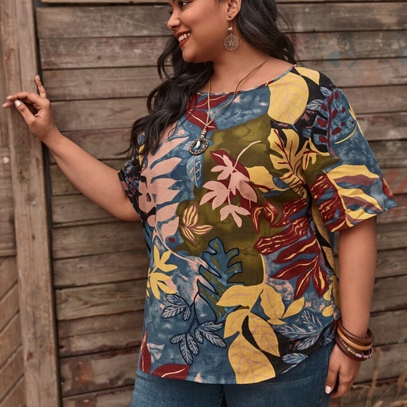 PLUS SIZE Floral Print tropical leaves top - Picture 5 of 5